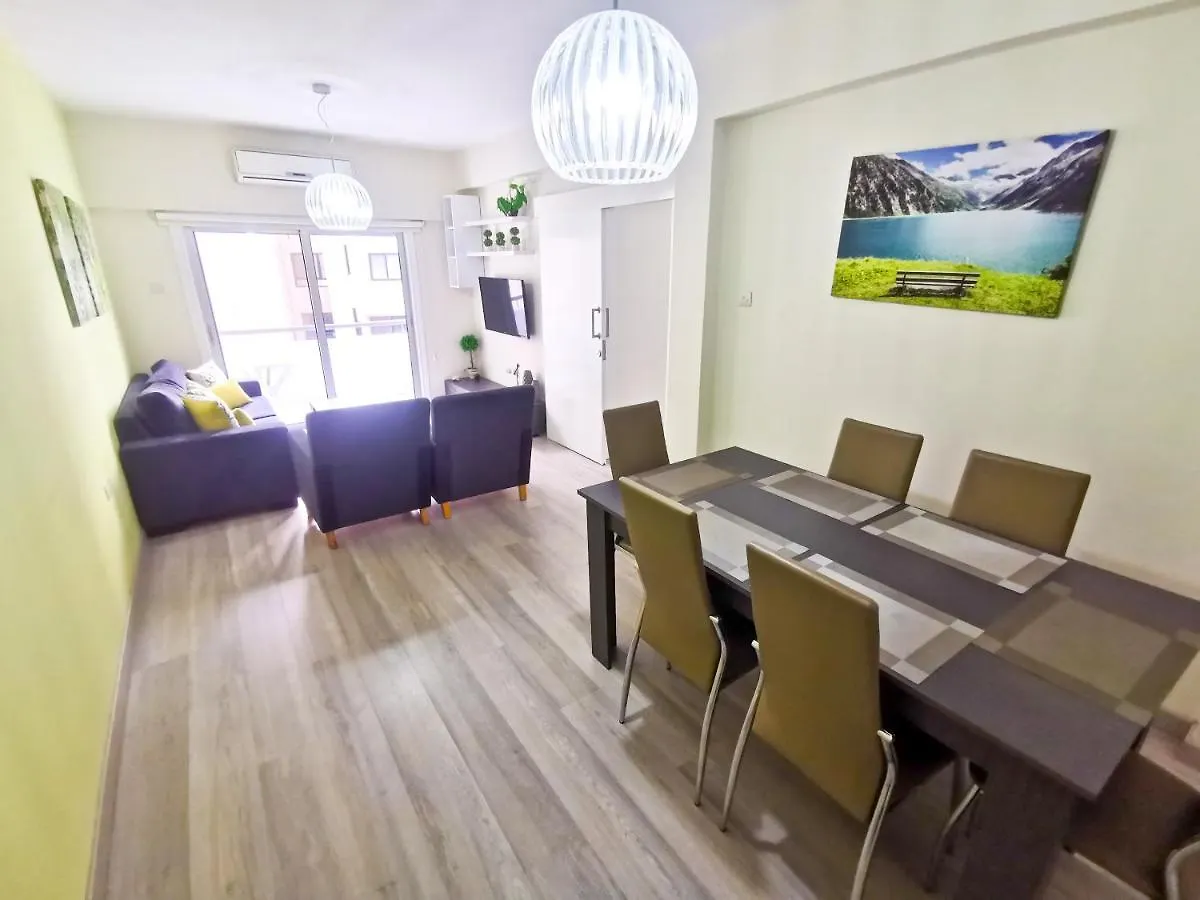 Beach-A-Holic Apartment, 2 Min Distance From Larnaca Marina Cyprus