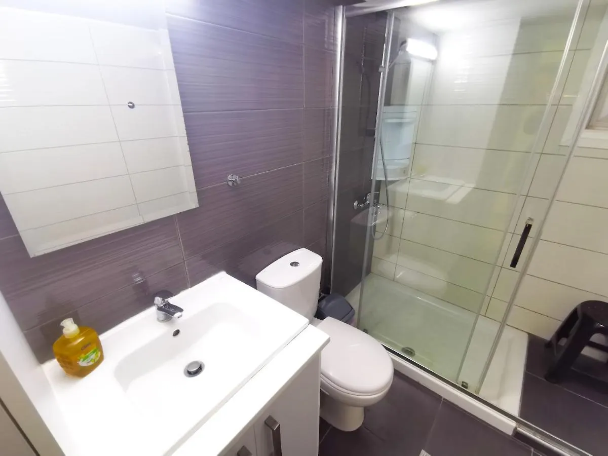Beach-A-Holic Apartment, 2 Min Distance From Larnaca Marina Apartment